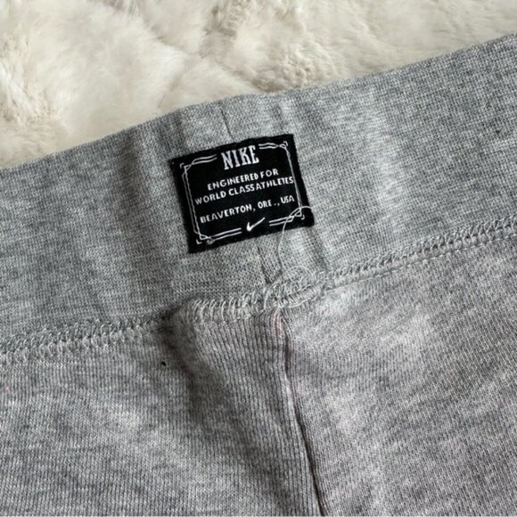 Nike | Vintage Terrycloth Cuffed Athletic Shorts | Size Medium (10-12 Years) - Picture 5 of 15